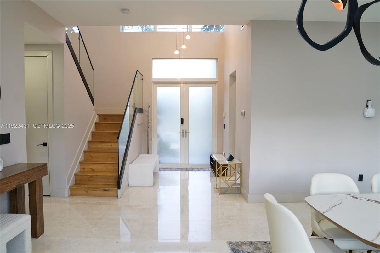Dining room, Interior