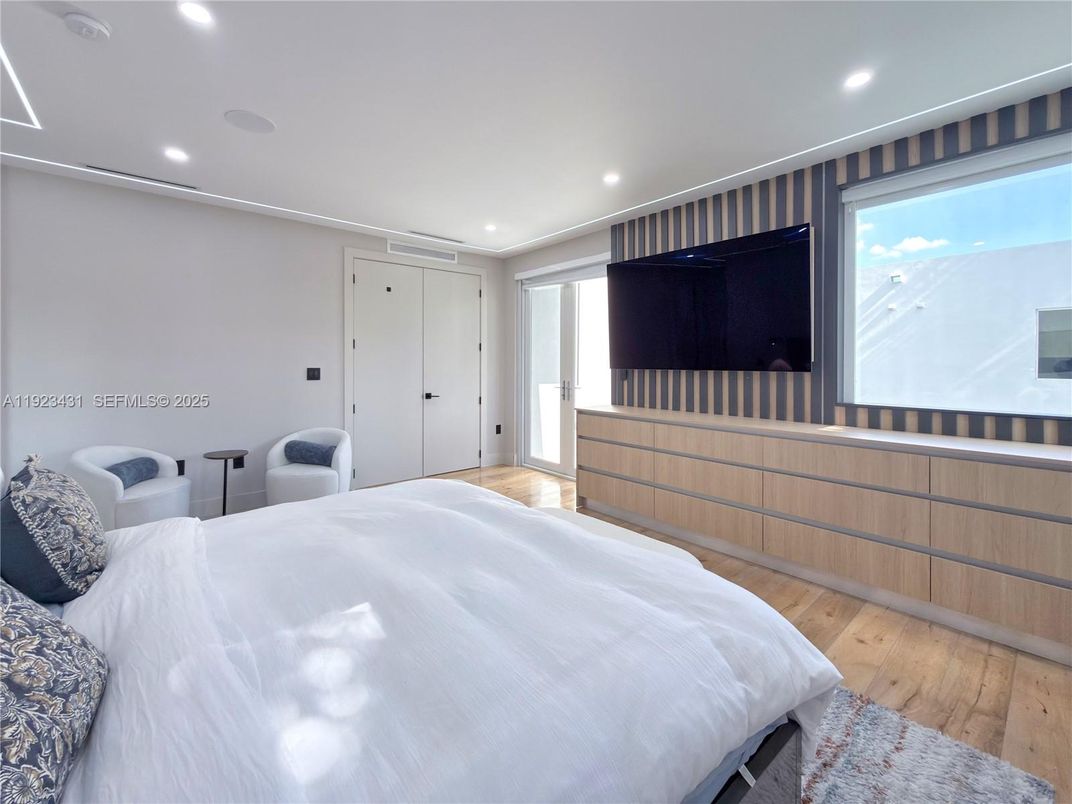 Bedroom, Interior, Recessed Lighting, Wood Texture Flooring