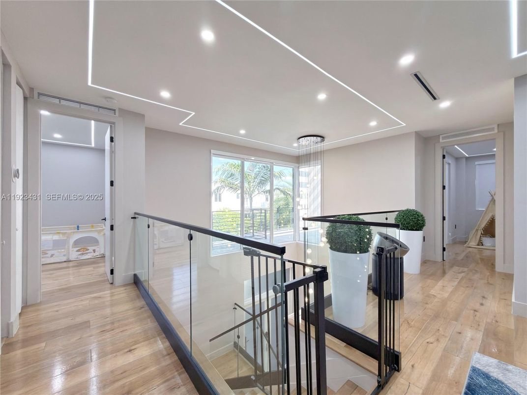 Interior, Pendant Lights, Recessed Lighting, Wood Texture Flooring