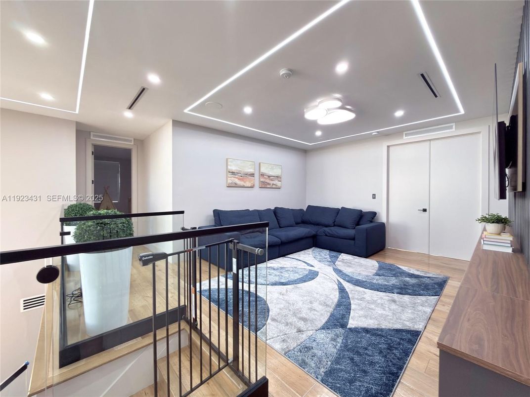 Interior, Living room, Recessed Lighting, Wood Texture Flooring