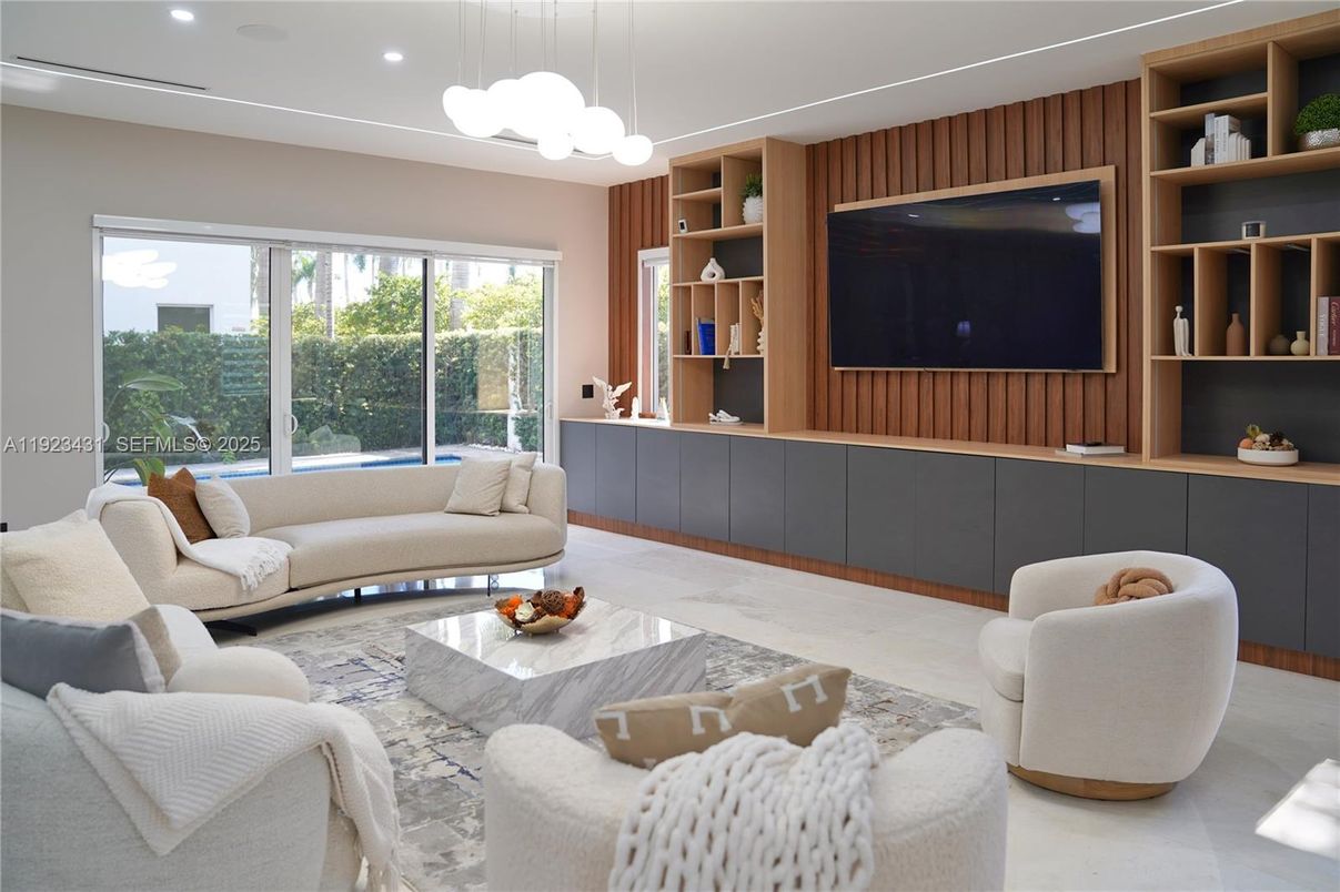 Interior, Living room, Pendant Lights, Recessed Lighting