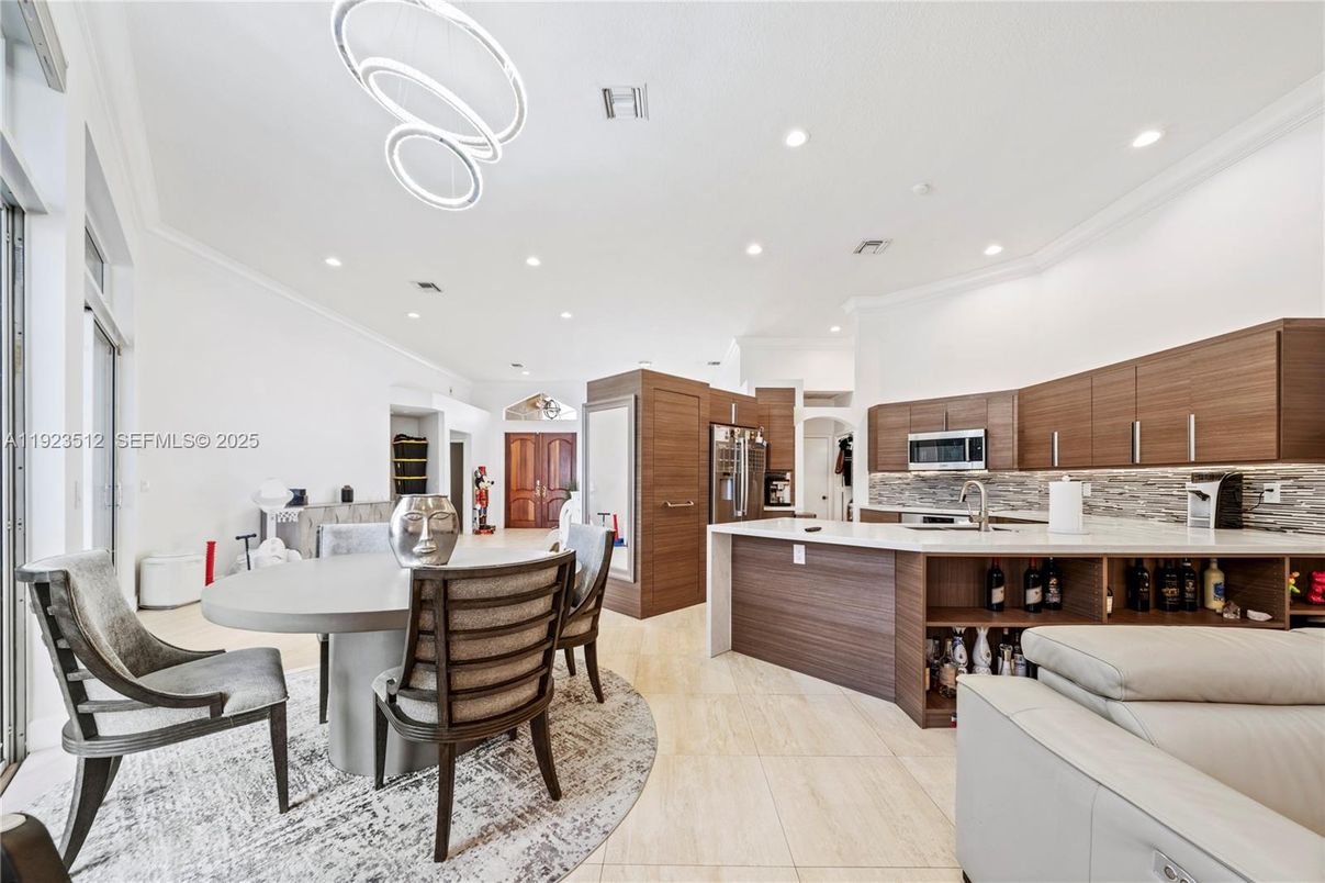 Interior, Kitchen, Living room, Pendant Lights, Recessed Lighting, Stainless Steel Appliances