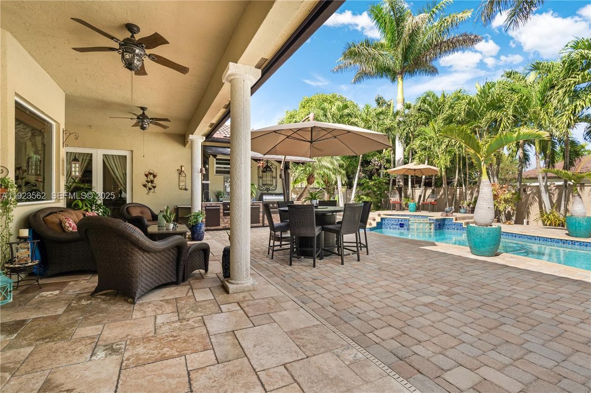 Exterior, Outdoor Kitchen, Pool