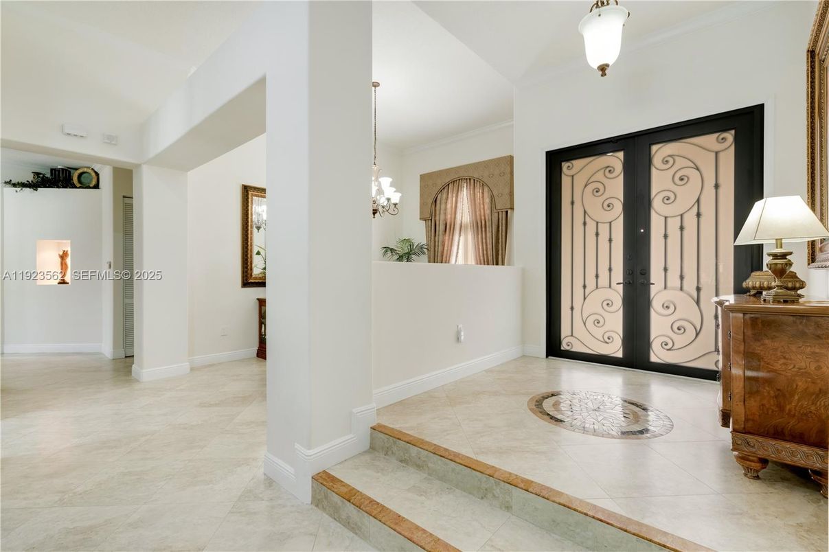 Chandelier, Interior