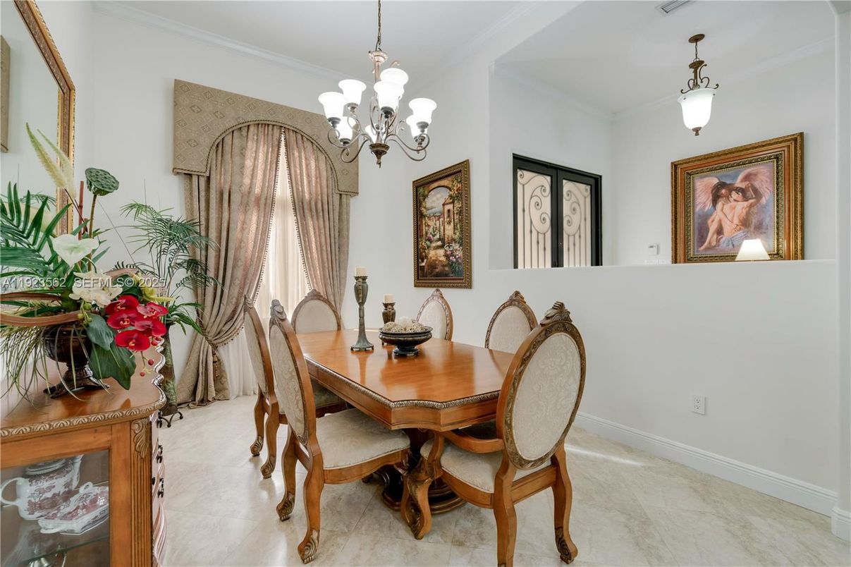 Chandelier, Dining room, Interior