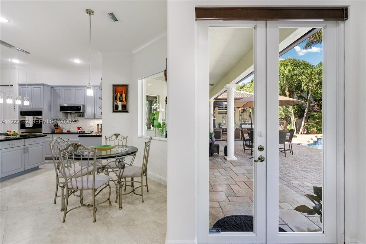 Dining room, Interior, Kitchen, Pendant Lights, Recessed Lighting