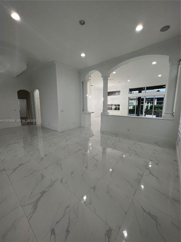 Empty room, Interior, Marble, Recessed Lighting