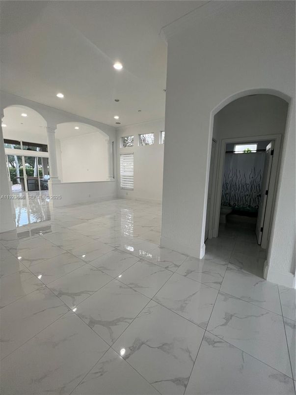 Empty room, Interior, Marble, Recessed Lighting