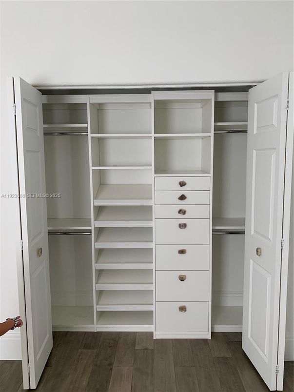 Interior, Walk-in Closets, Wood Texture Flooring