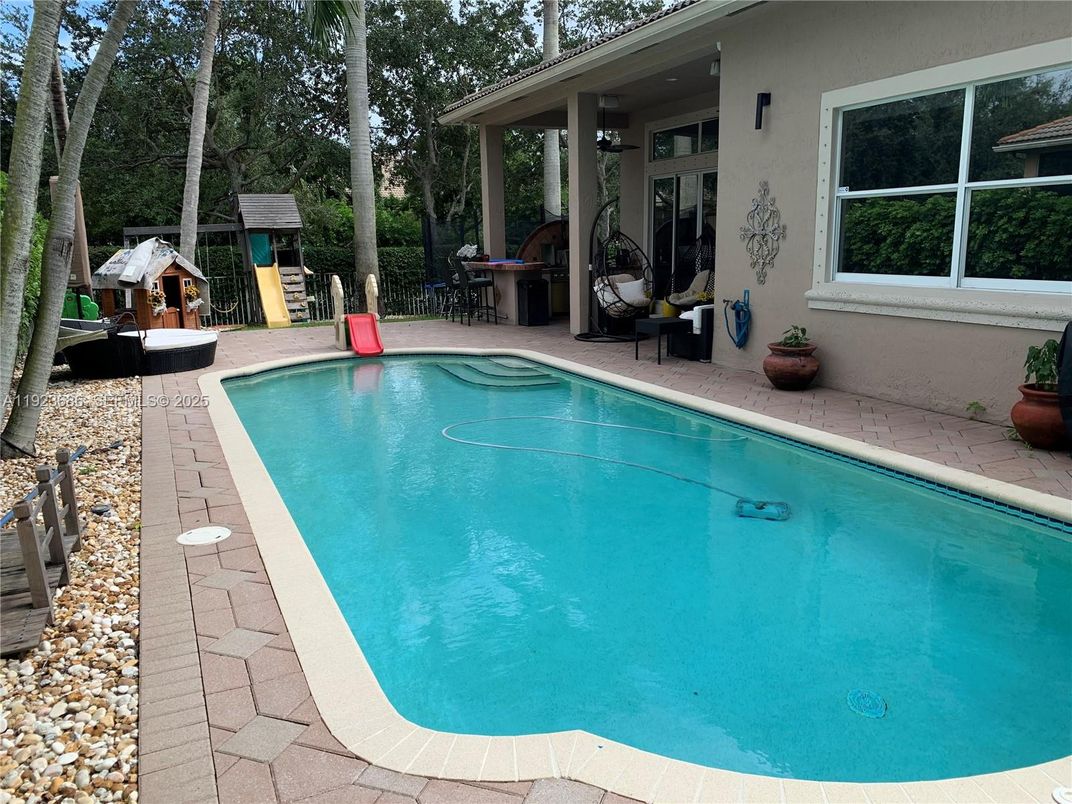 Exterior, Playground, Pool