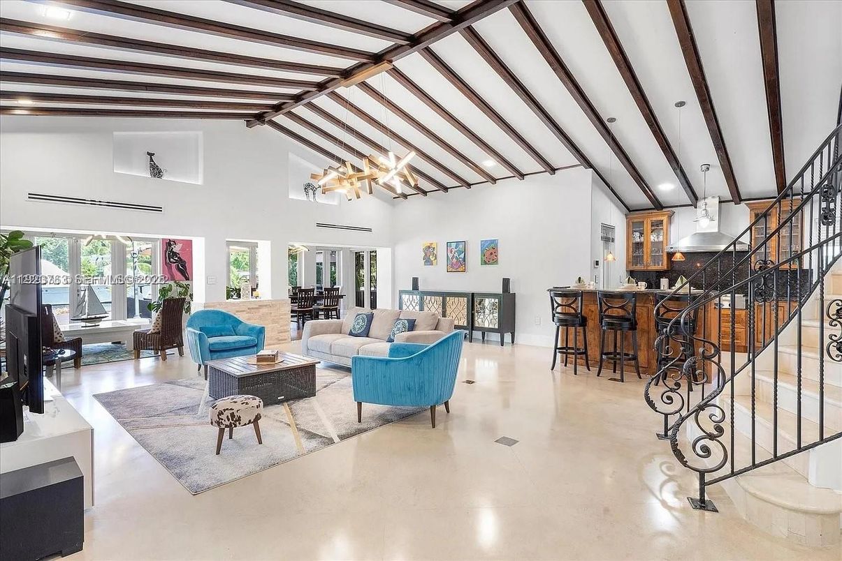 Chandelier, Interior, Living room