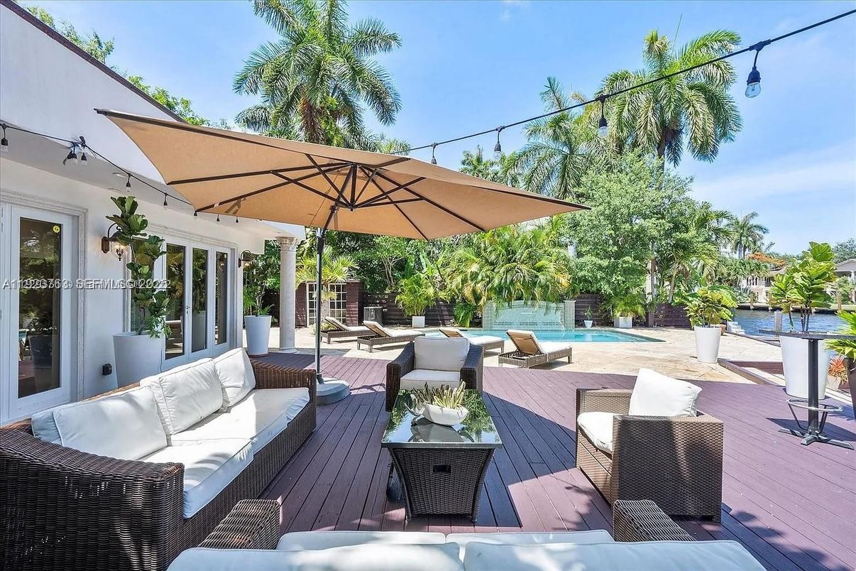 Exterior, Pool, Water