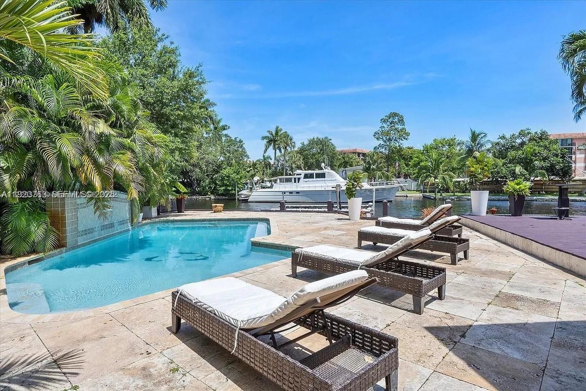 Exterior, Pool, Water