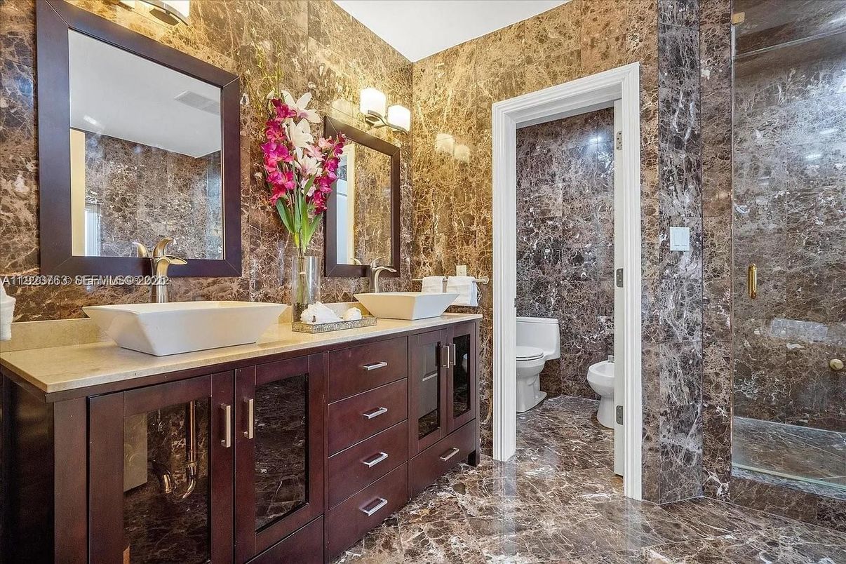 Bathroom, Dual Sink Vanities, Interior, Marble