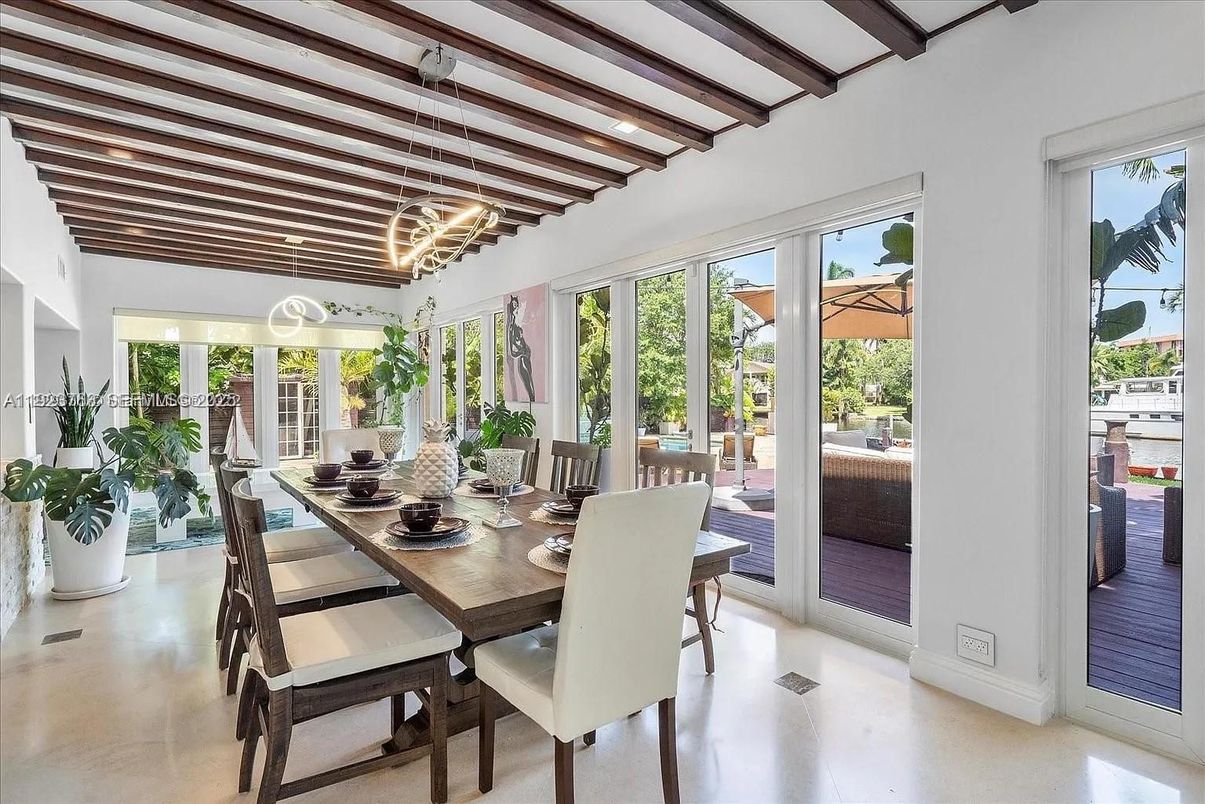 Dining room, Interior, Pendant Lights, Wooden Beams