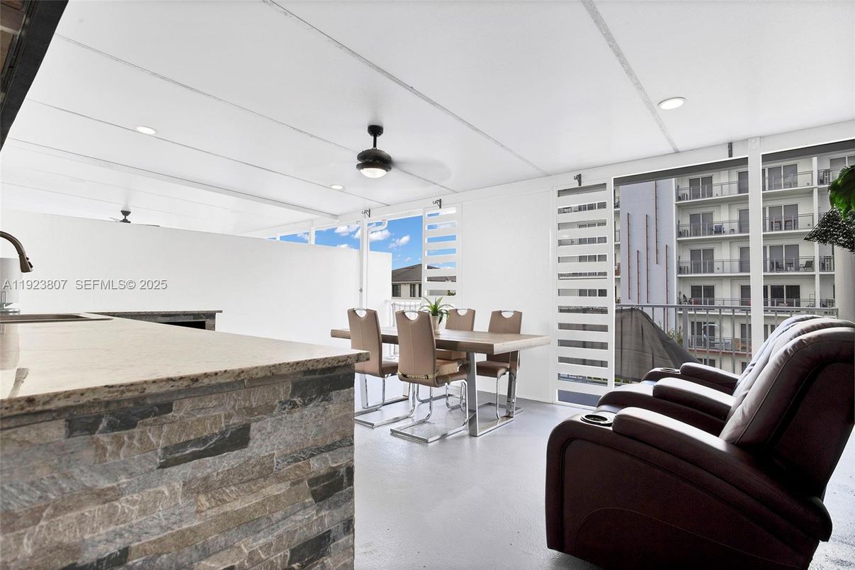 Dining room, Interior, Recessed Lighting
