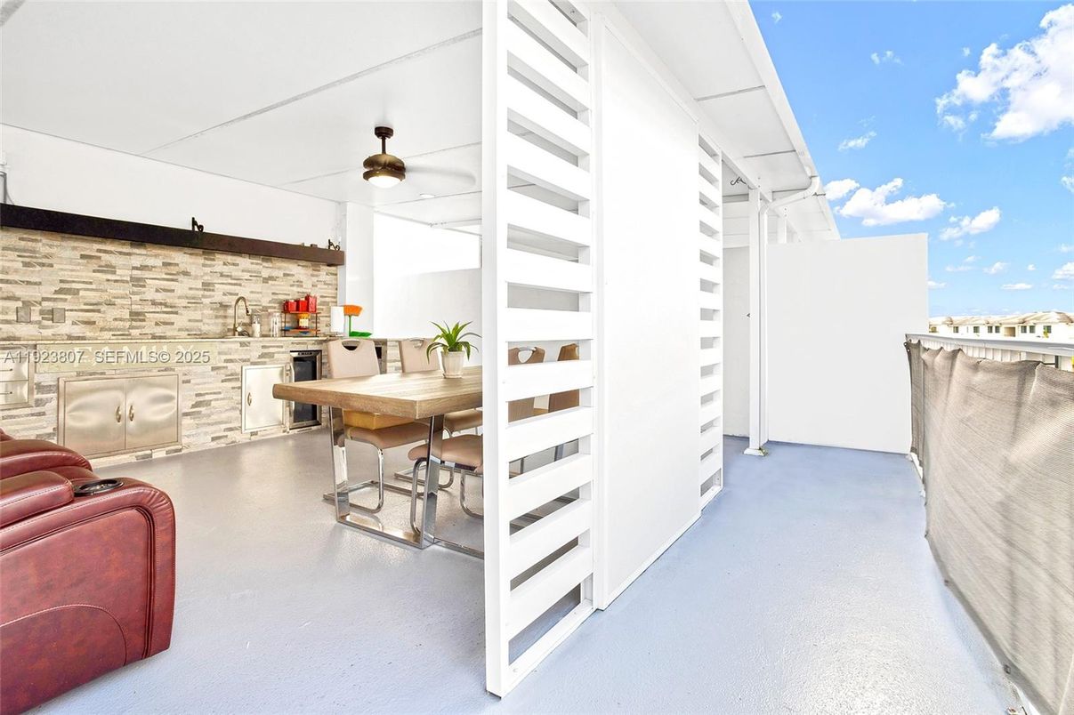 Exterior, Outdoor Kitchen