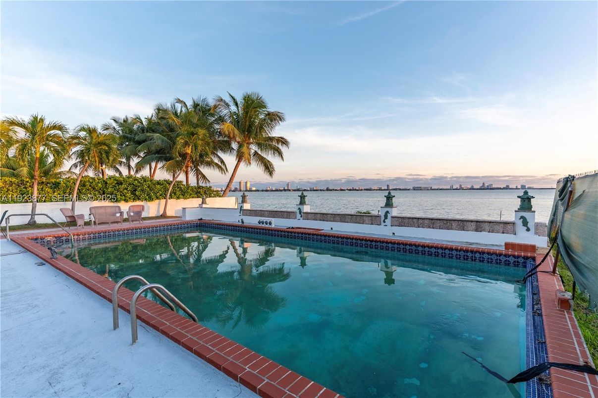 Exterior, Pool, Water