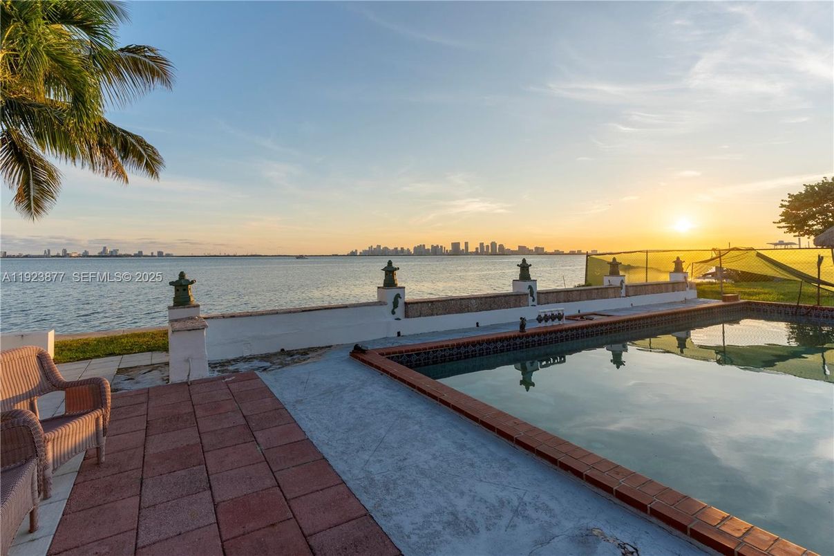 Exterior, Pool, Water