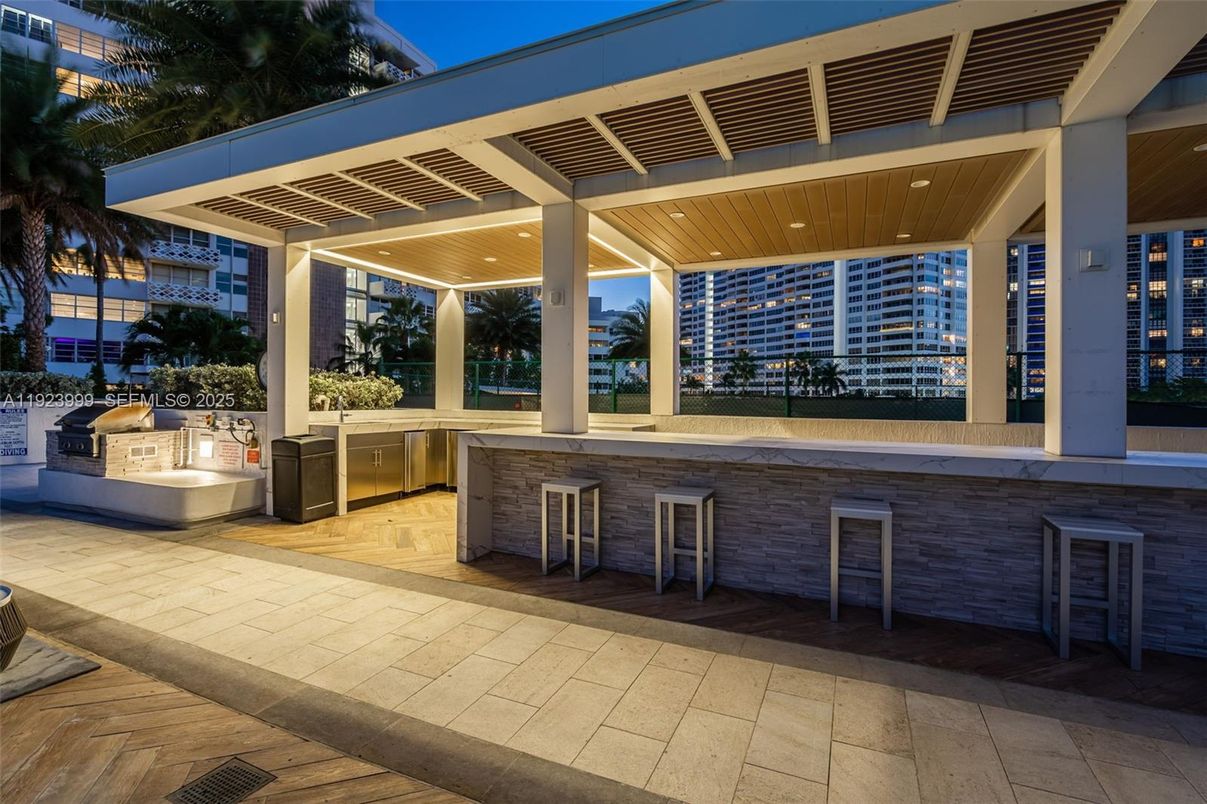 Exterior, Outdoor Kitchen