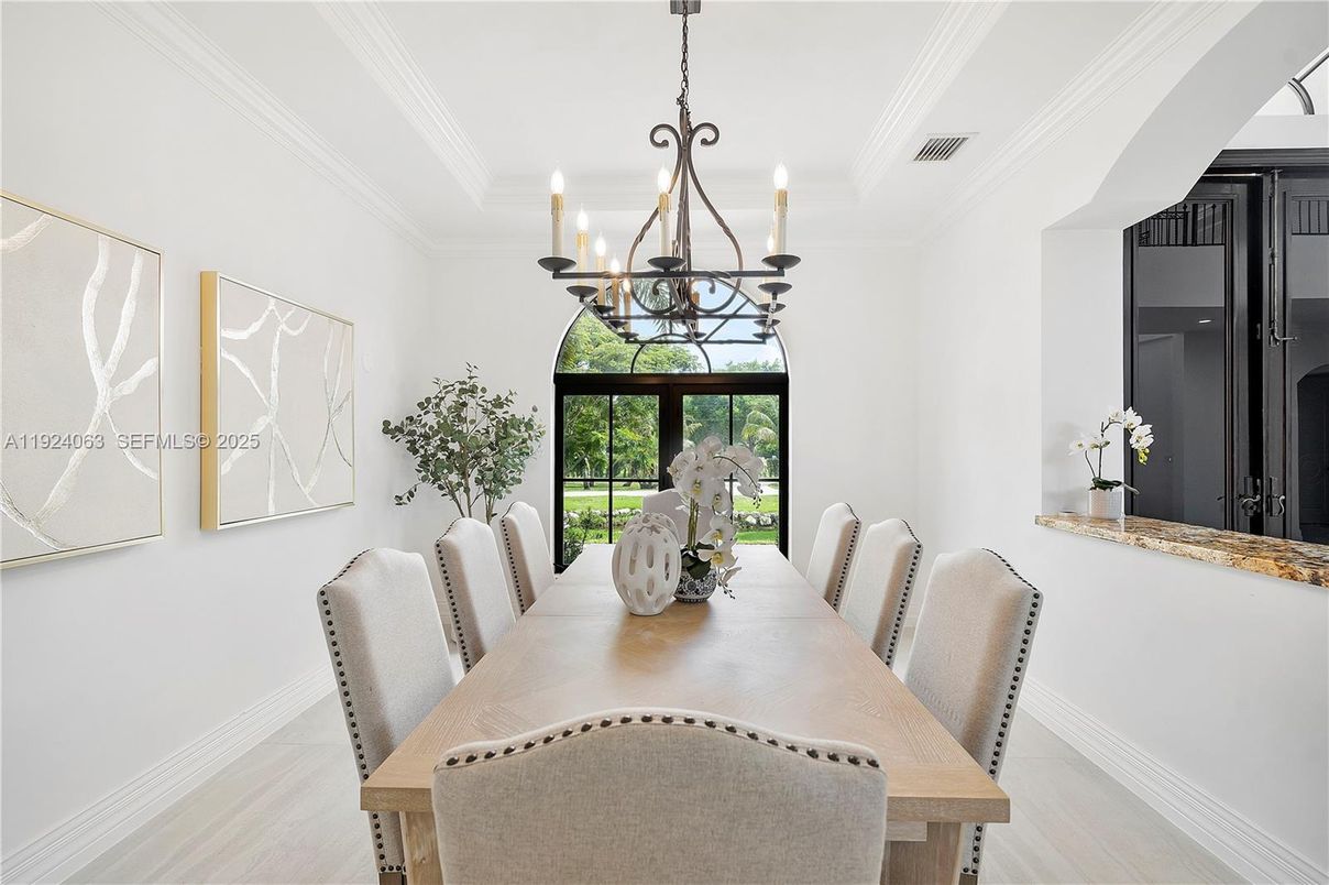 Chandelier, Dining room, Interior