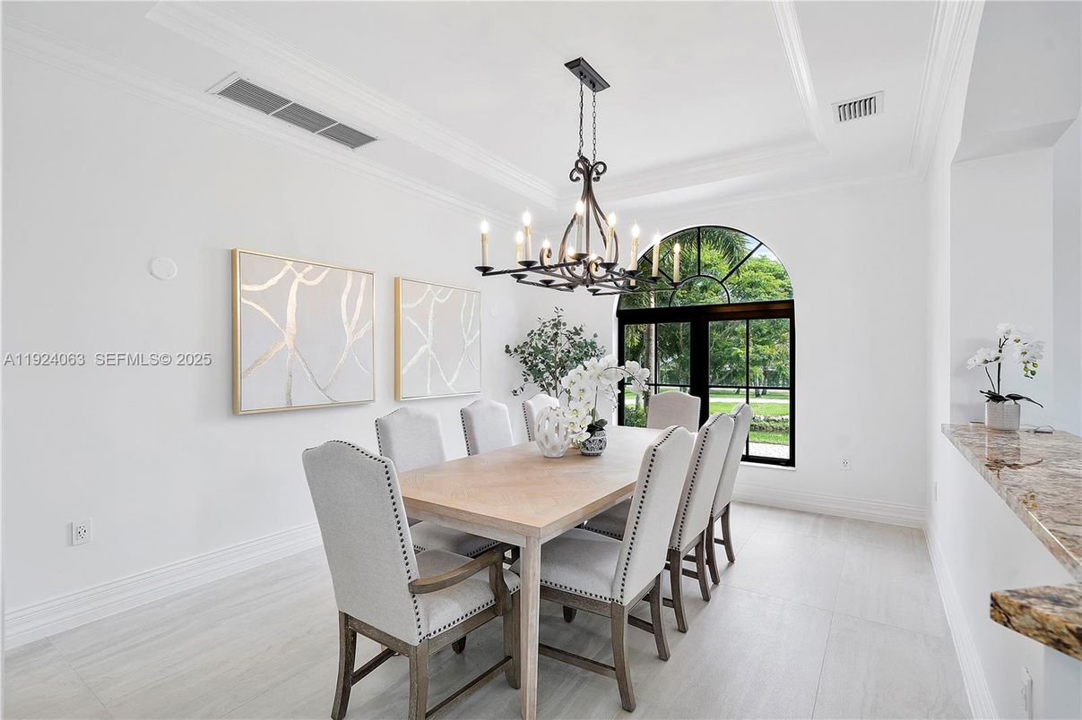 Chandelier, Dining room, Interior, Pendant Lights