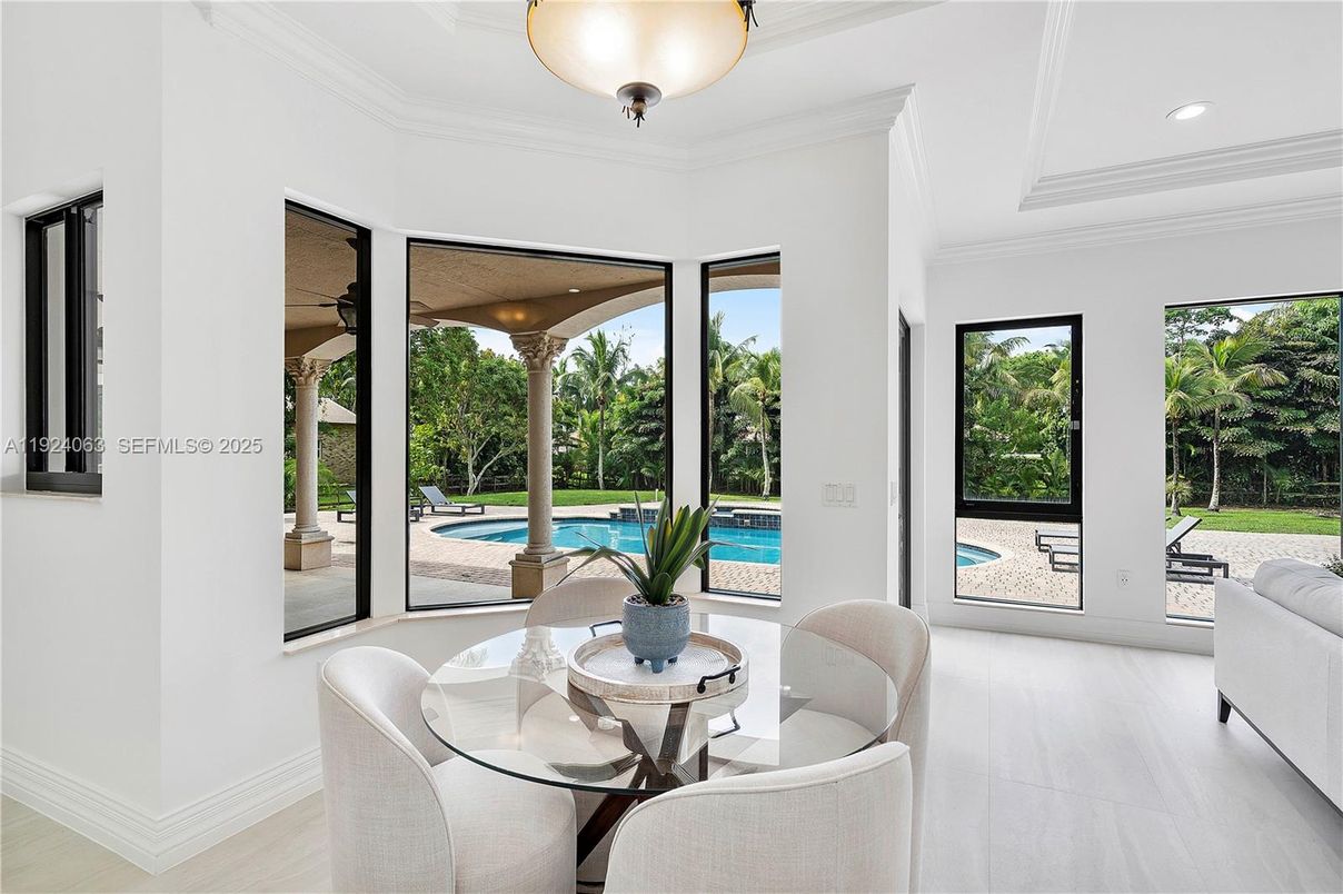Dining room, Interior, Recessed Lighting