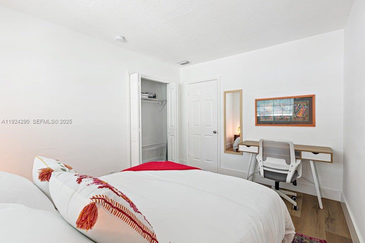 Bedroom, Home Office, Interior, Wood Texture Flooring