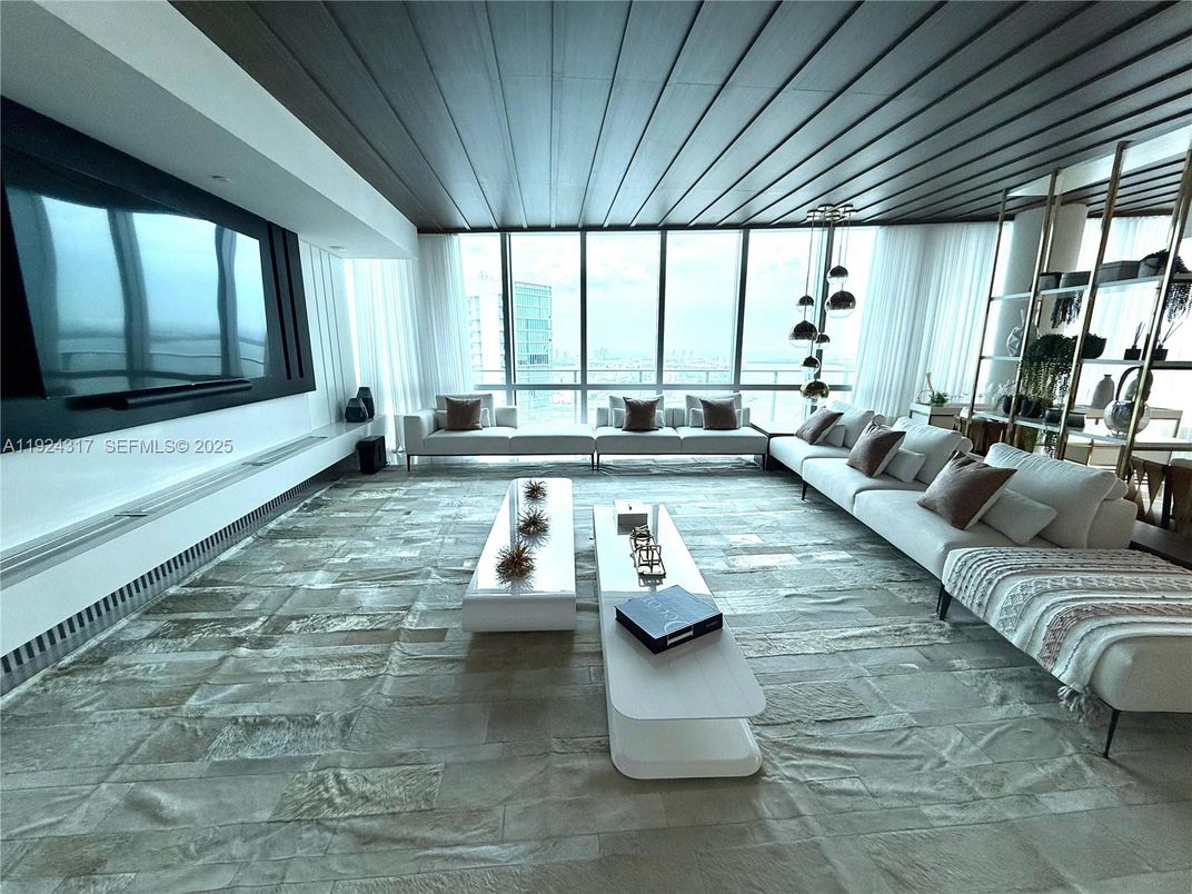 Interior, Living room, Water