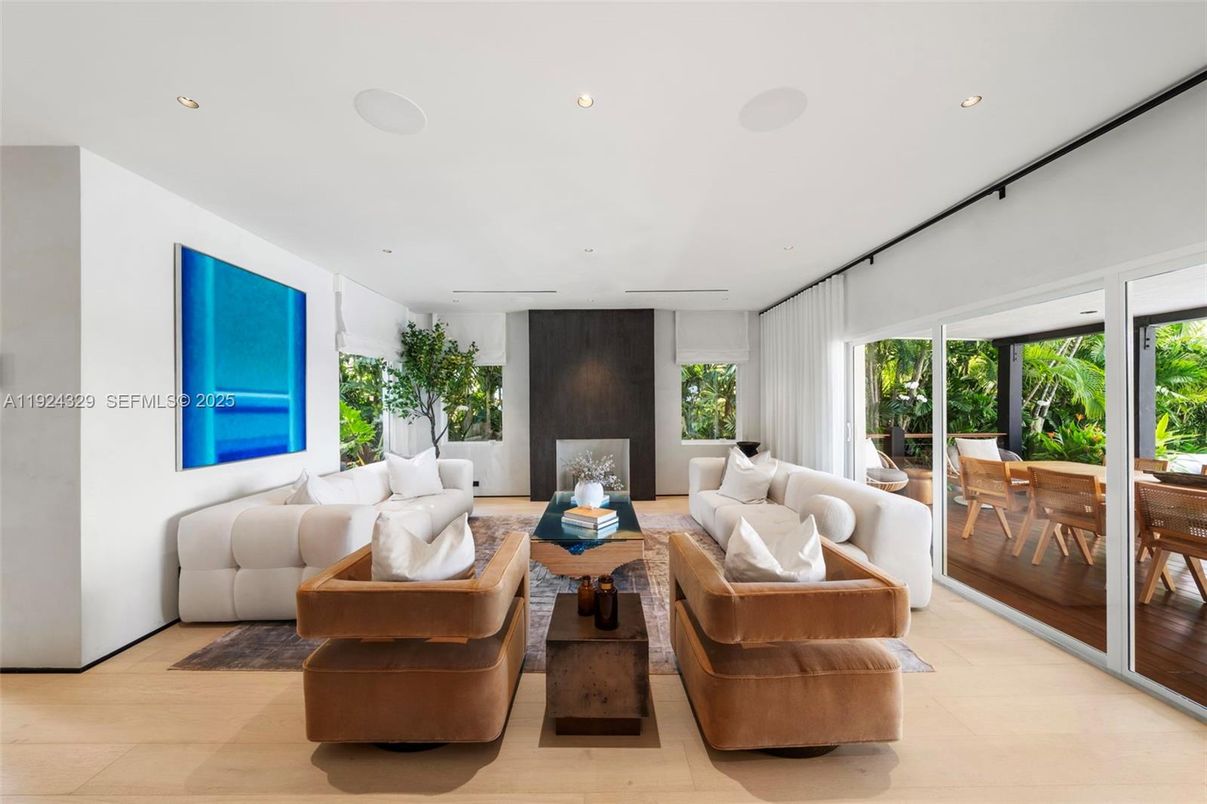 Dining room, Interior, Living room, Recessed Lighting, Wood Texture Flooring