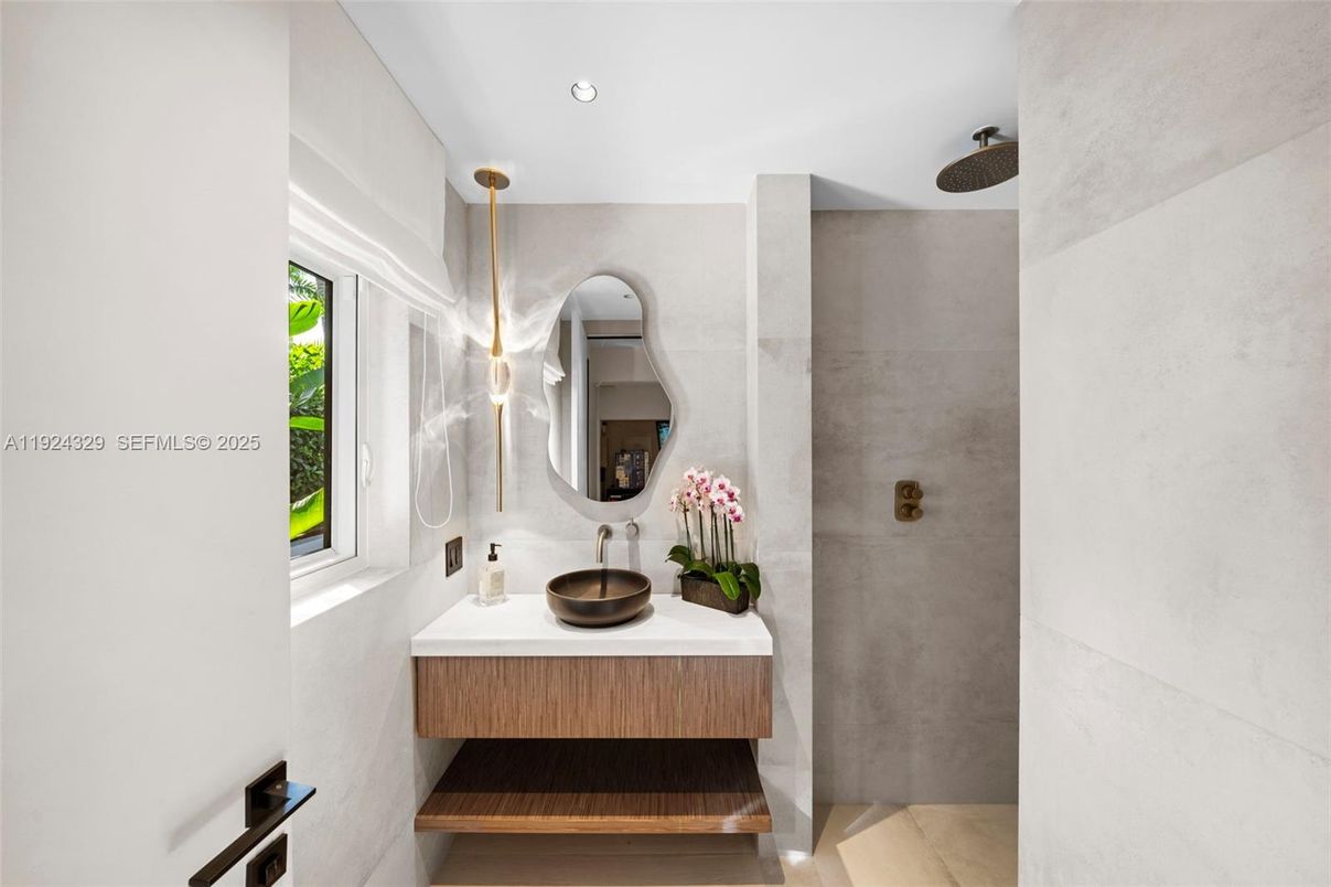 Bathroom, Interior, Recessed Lighting