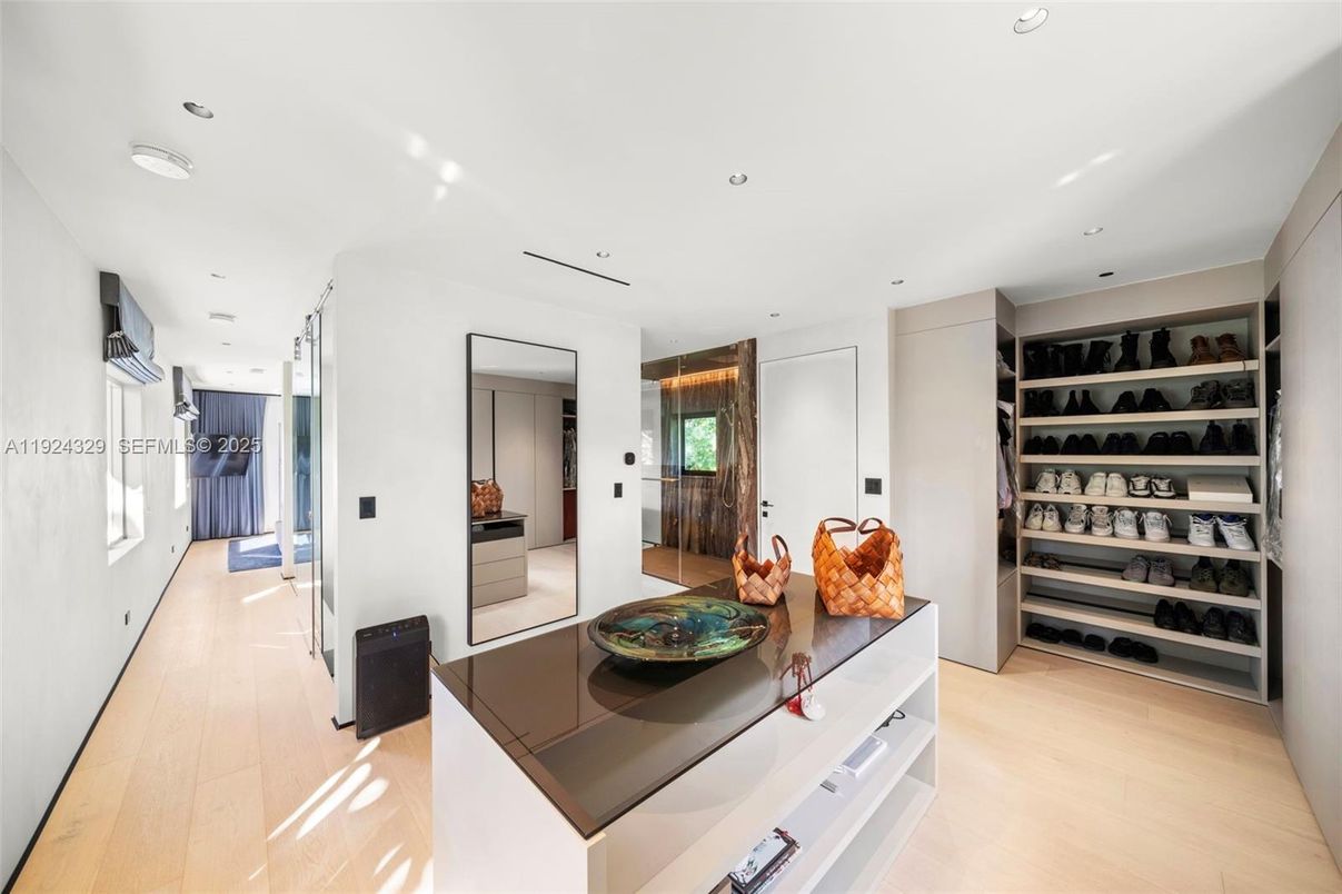 Interior, Recessed Lighting, Wood Texture Flooring