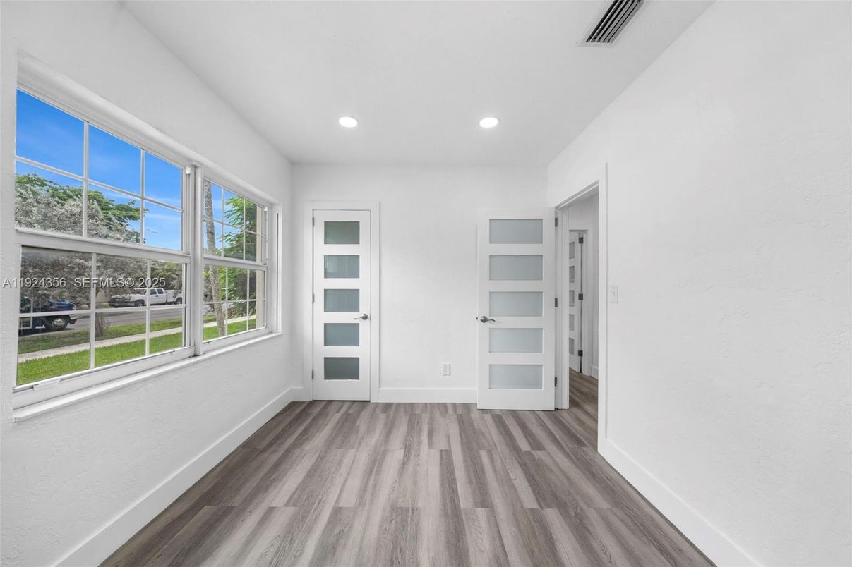 Empty room, Interior, Recessed Lighting, Wood Texture Flooring
