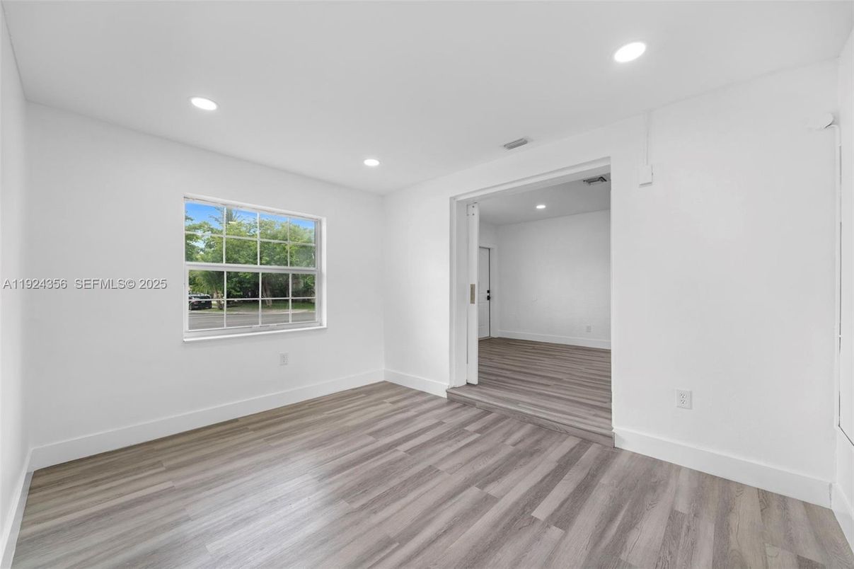 Empty room, Interior, Recessed Lighting, Wood Texture Flooring