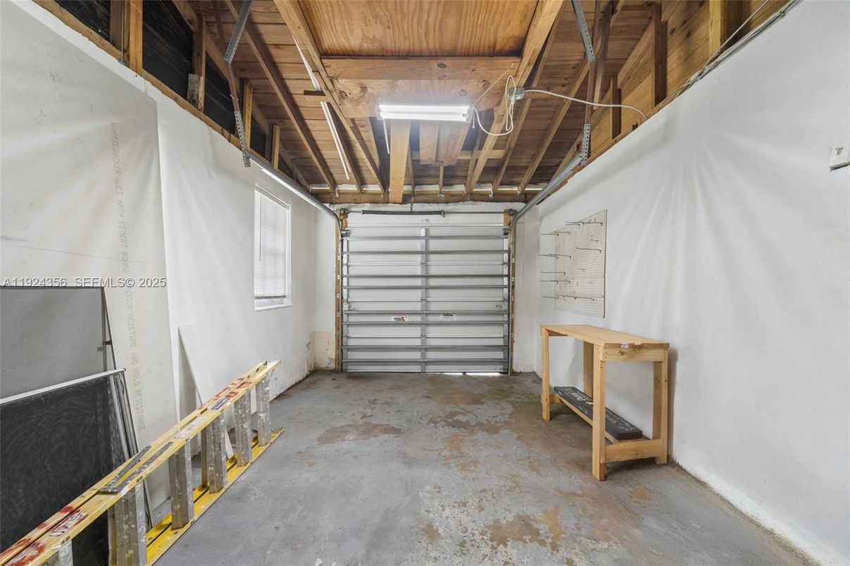 Garage, Interior, Wooden Beams, Wooden Ceilings