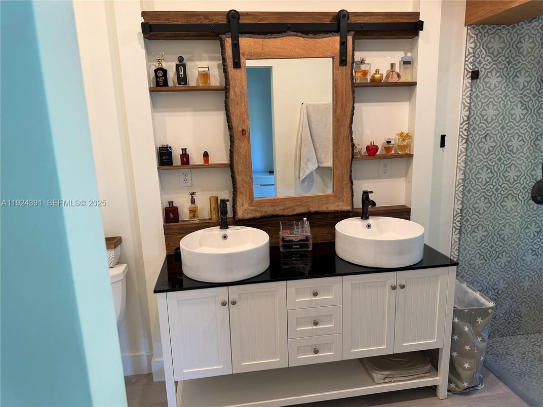 Bathroom, Dual Sink Vanities, Interior