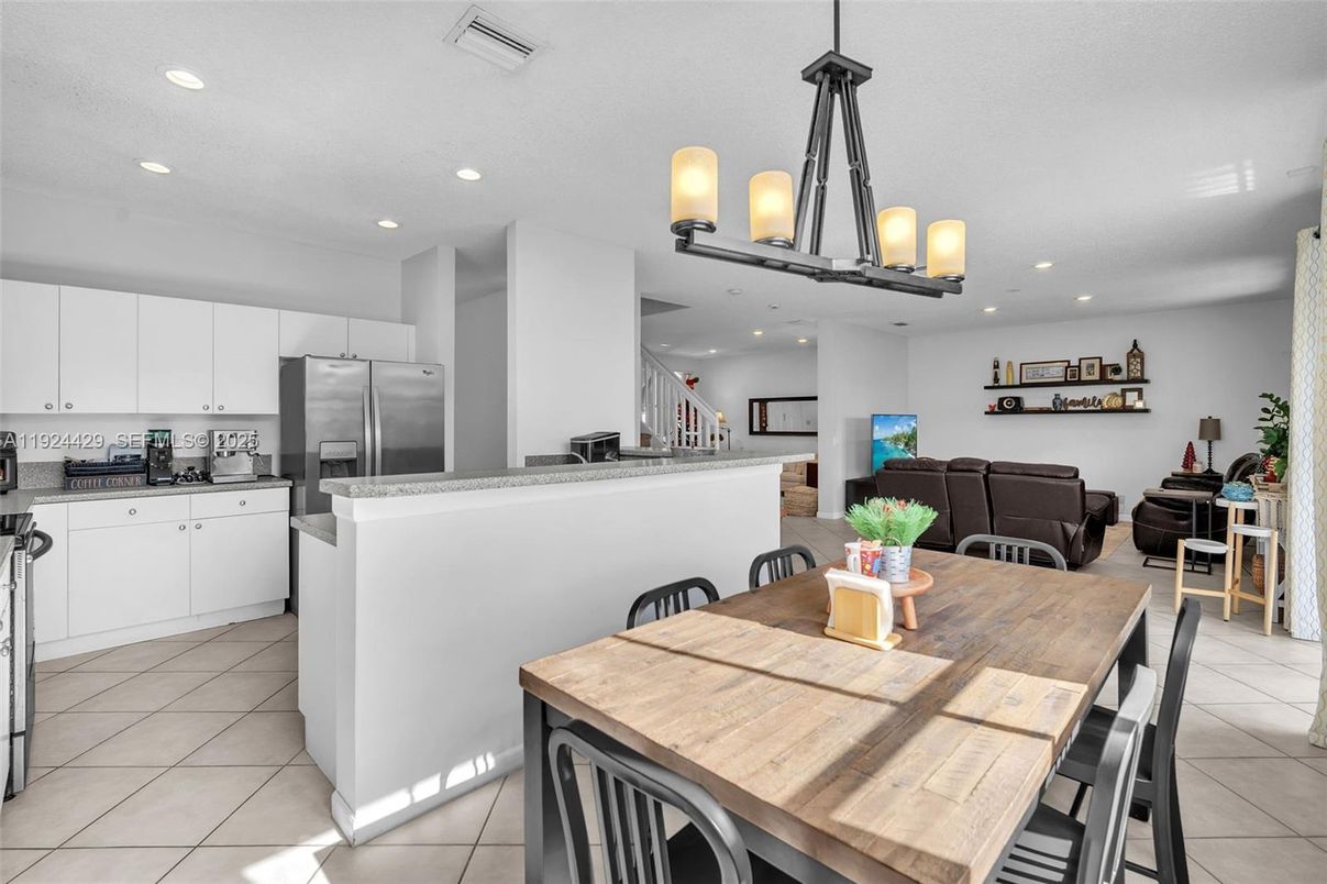 Dining room, Interior, Kitchen, Living room, Pendant Lights, Recessed Lighting, Stainless Steel Appliances