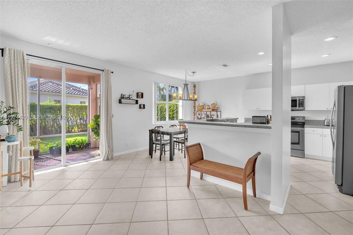 Dining room, Interior, Kitchen, Pendant Lights, Recessed Lighting, Stainless Steel Appliances
