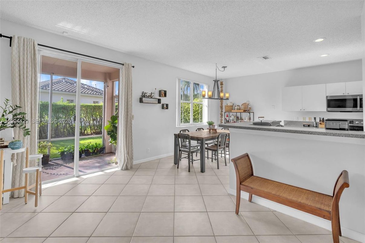 Dining room, Interior, Kitchen, Pendant Lights, Recessed Lighting