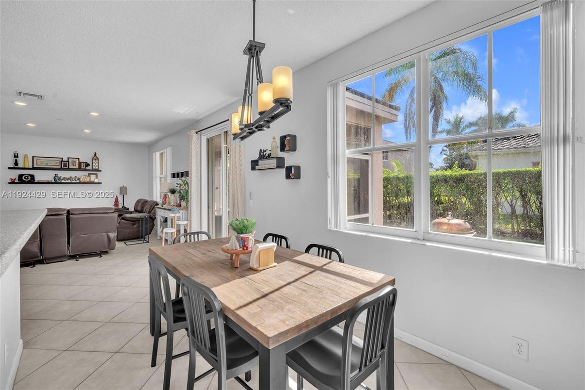 Dining room, Interior, Living room, Pendant Lights, Recessed Lighting