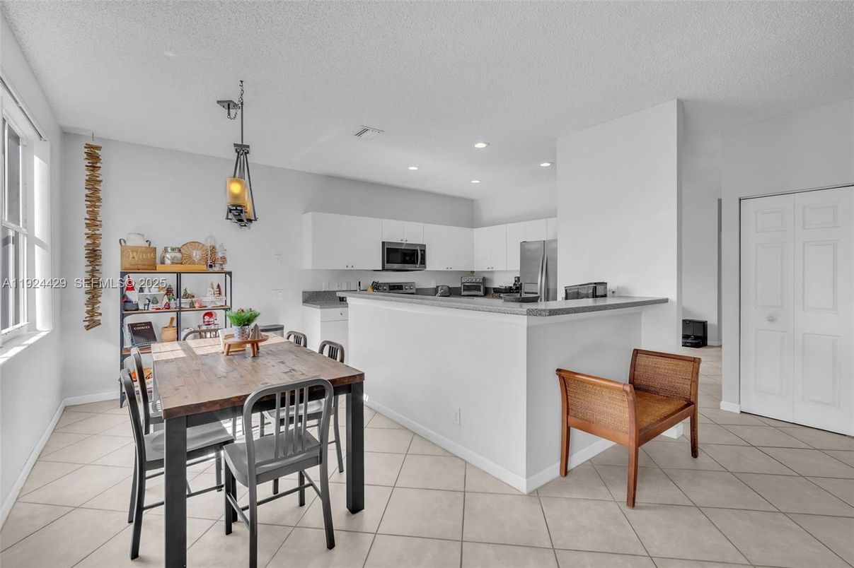 Dining room, Interior, Kitchen, Pendant Lights, Recessed Lighting, Stainless Steel Appliances
