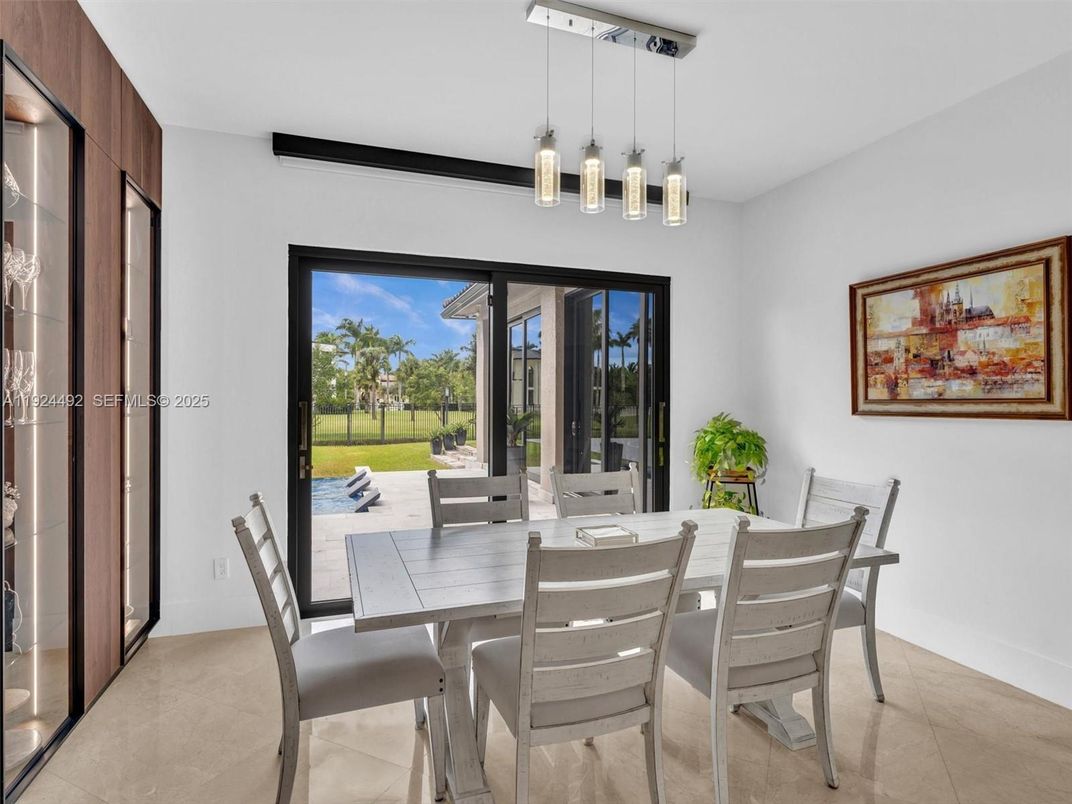Dining room, Interior, Pendant Lights