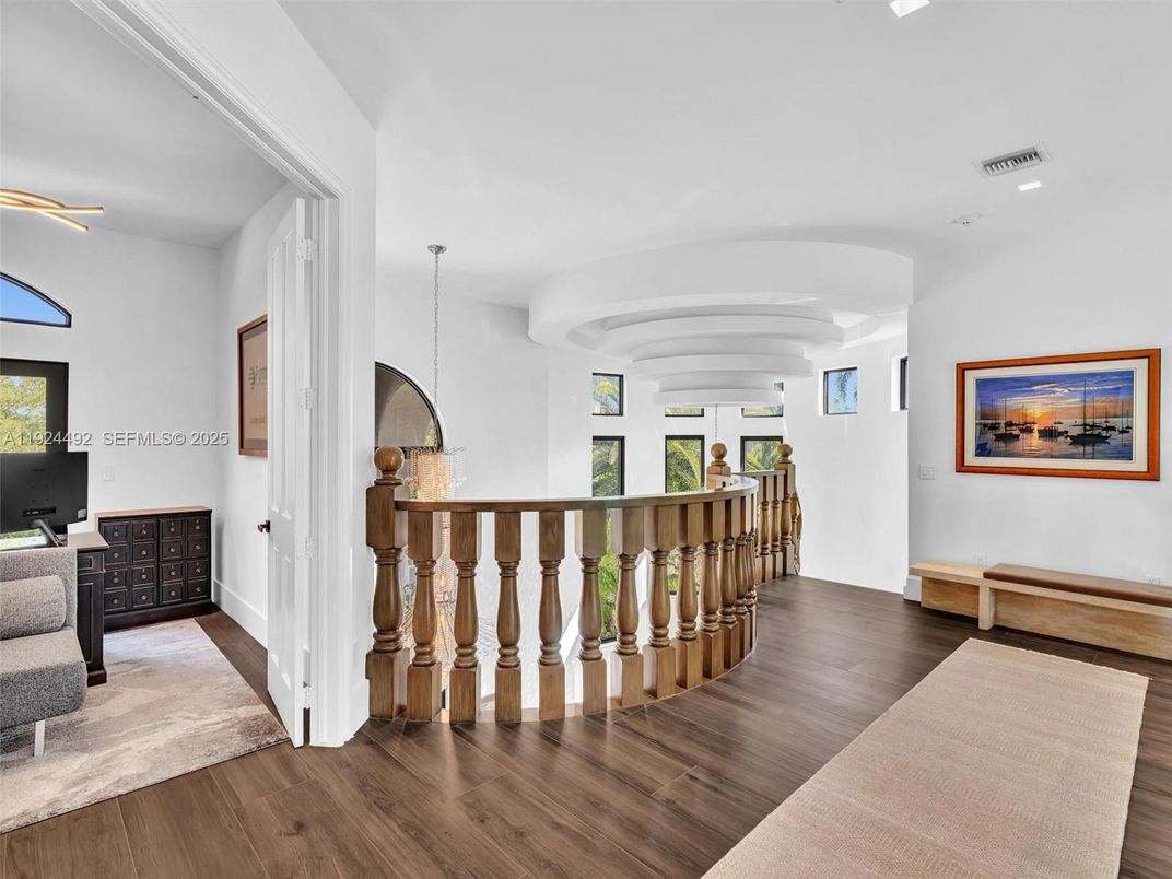 Interior, Pendant Lights, Recessed Lighting, Wood Texture Flooring
