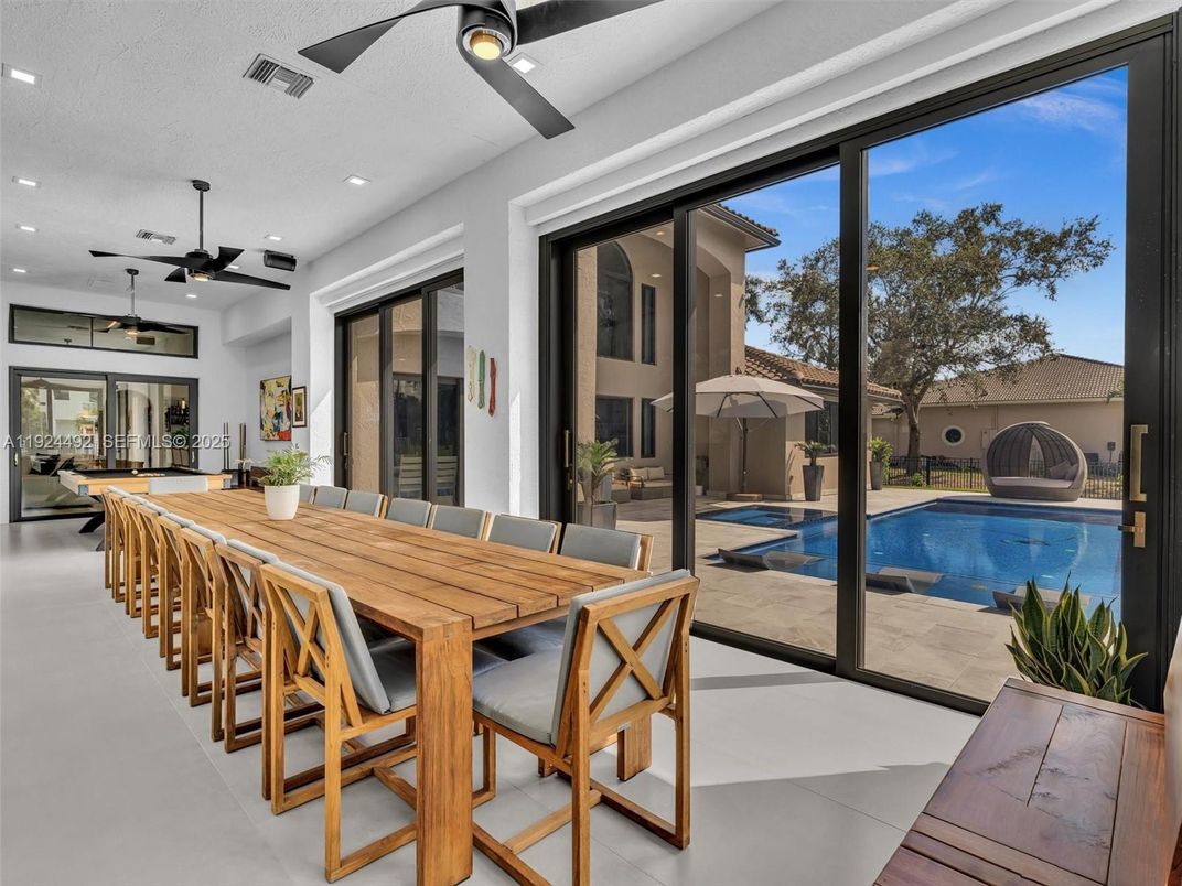 Dining room, Interior, Pool, Recessed Lighting