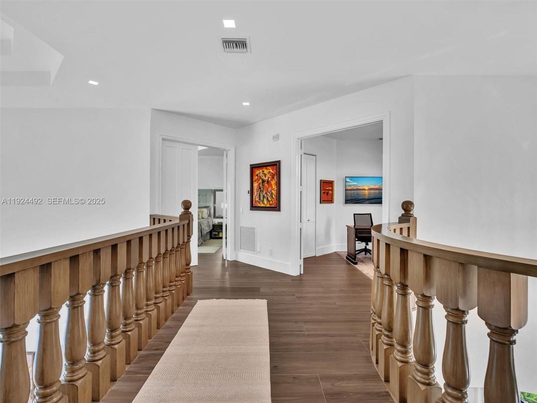 Interior, Recessed Lighting, Wood Texture Flooring