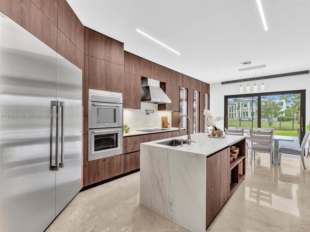 Dining room, Interior, Kitchen, Pendant Lights, Recessed Lighting, Stainless Steel Appliances