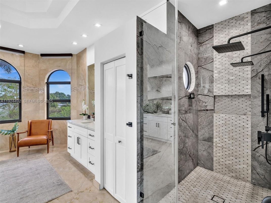 Bathroom, Interior, Recessed Lighting