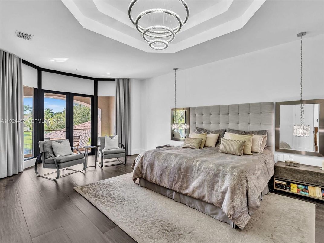 Bedroom, Interior, Pendant Lights, Recessed Lighting, Wood Texture Flooring