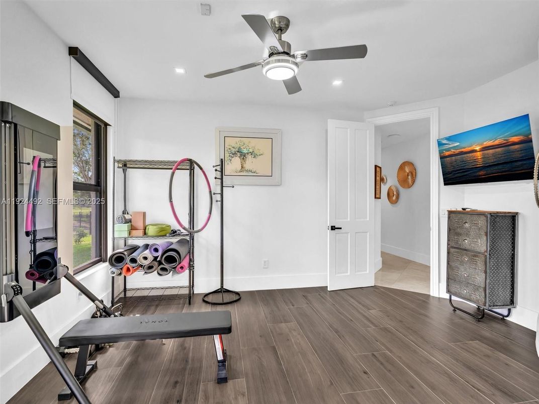 Fitness Equipment, Interior, Recessed Lighting, Wood Texture Flooring