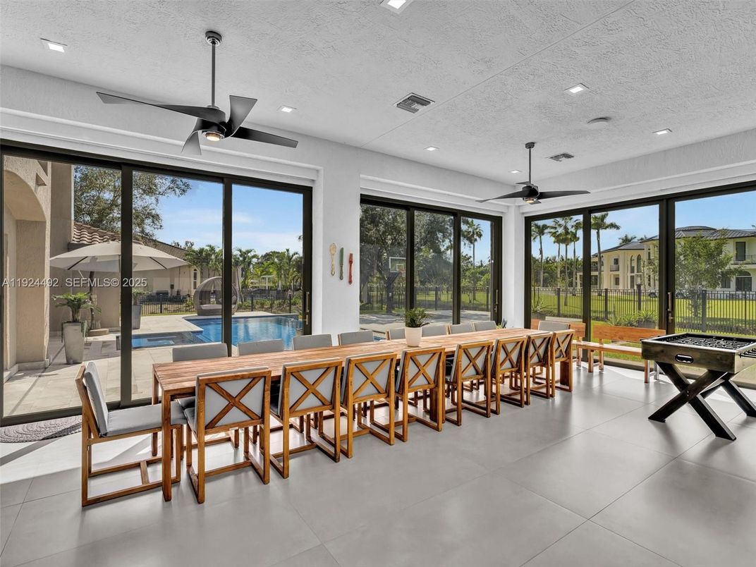 Game Room, Interior, Recessed Lighting
